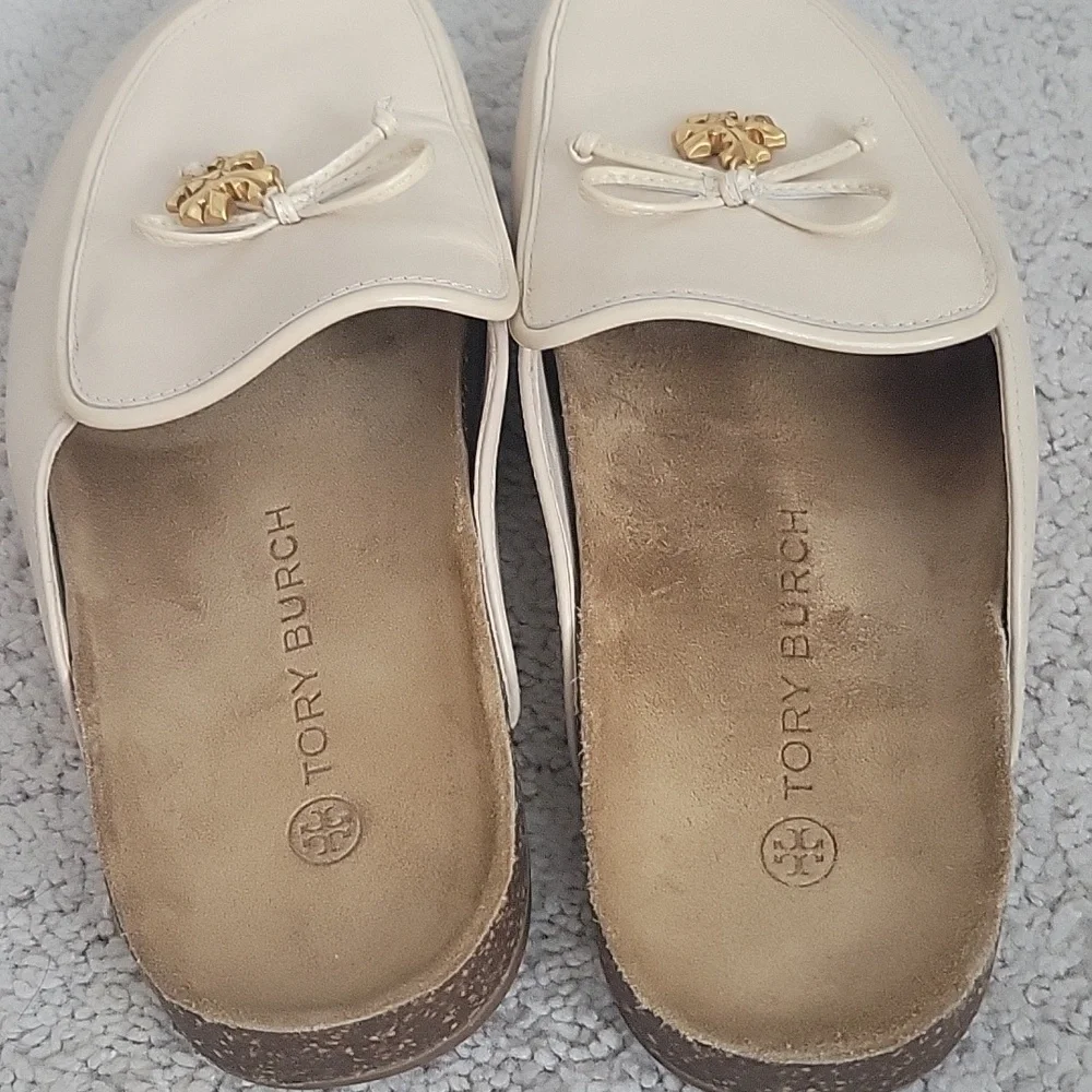Tory Burch Cream Leather Tory Charm Mules Slip-On with Gold Logo Charm Size 6